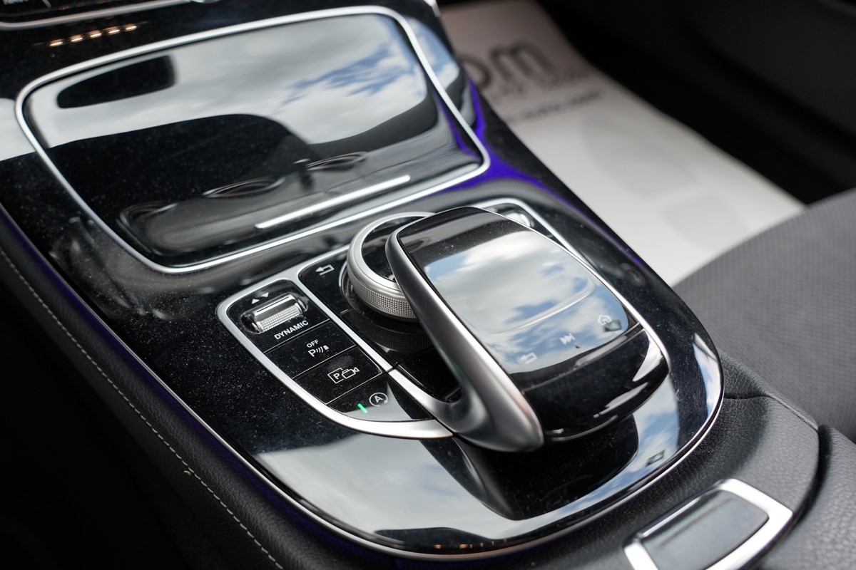 Mercedes-Benz E-Class
 220 D Avantgarde 