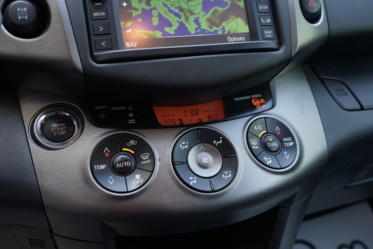 Toyota
 RAV4
 2,2 D