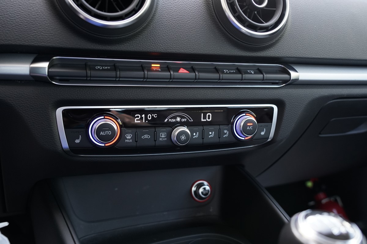 Audi A3
 1.6 TDI S-line Berline