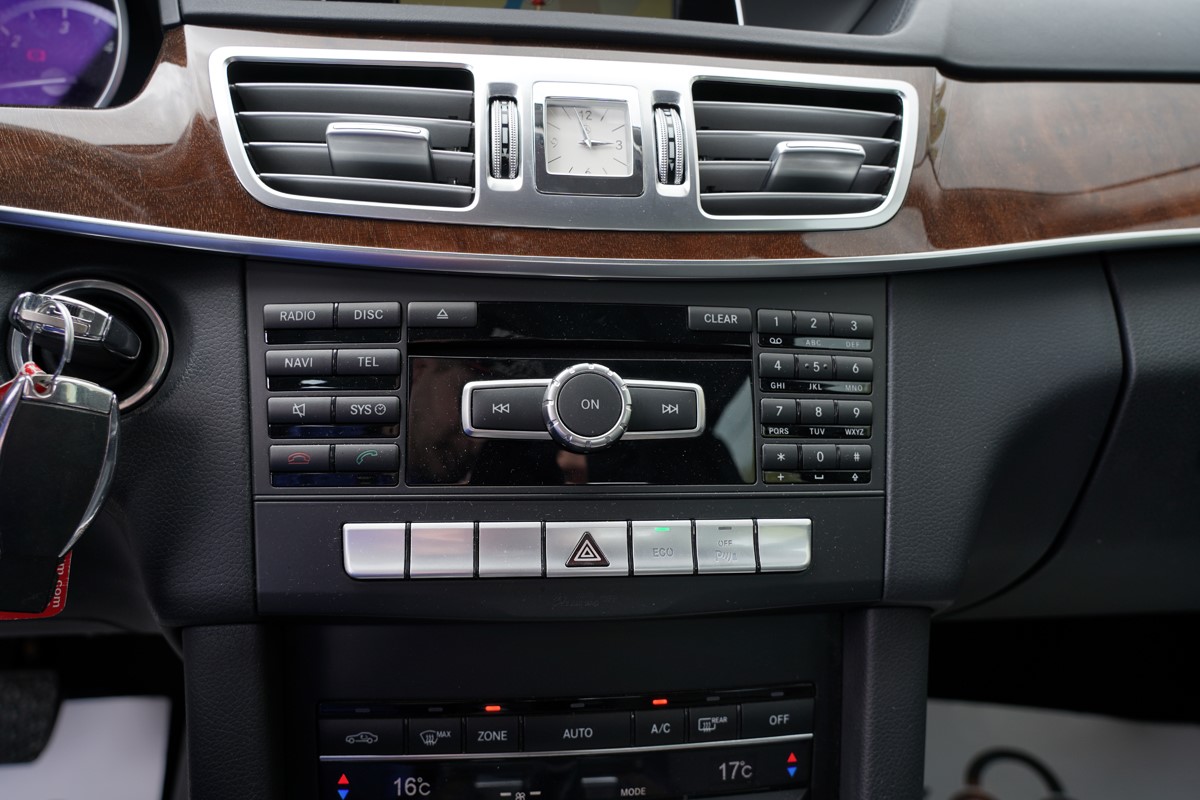 Mercedes-Benz E-Class
 200 CDI