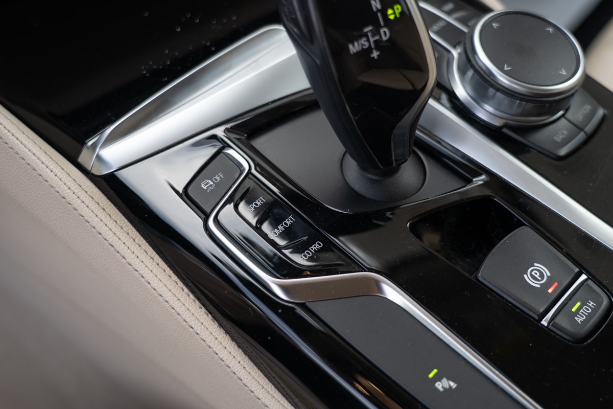 BMW
 5-Series 520 D XDRIVE