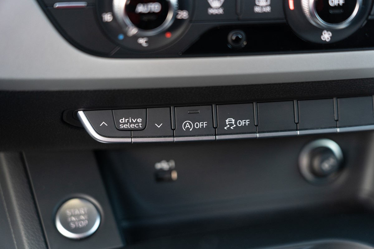 Audi A4
 30 TDI