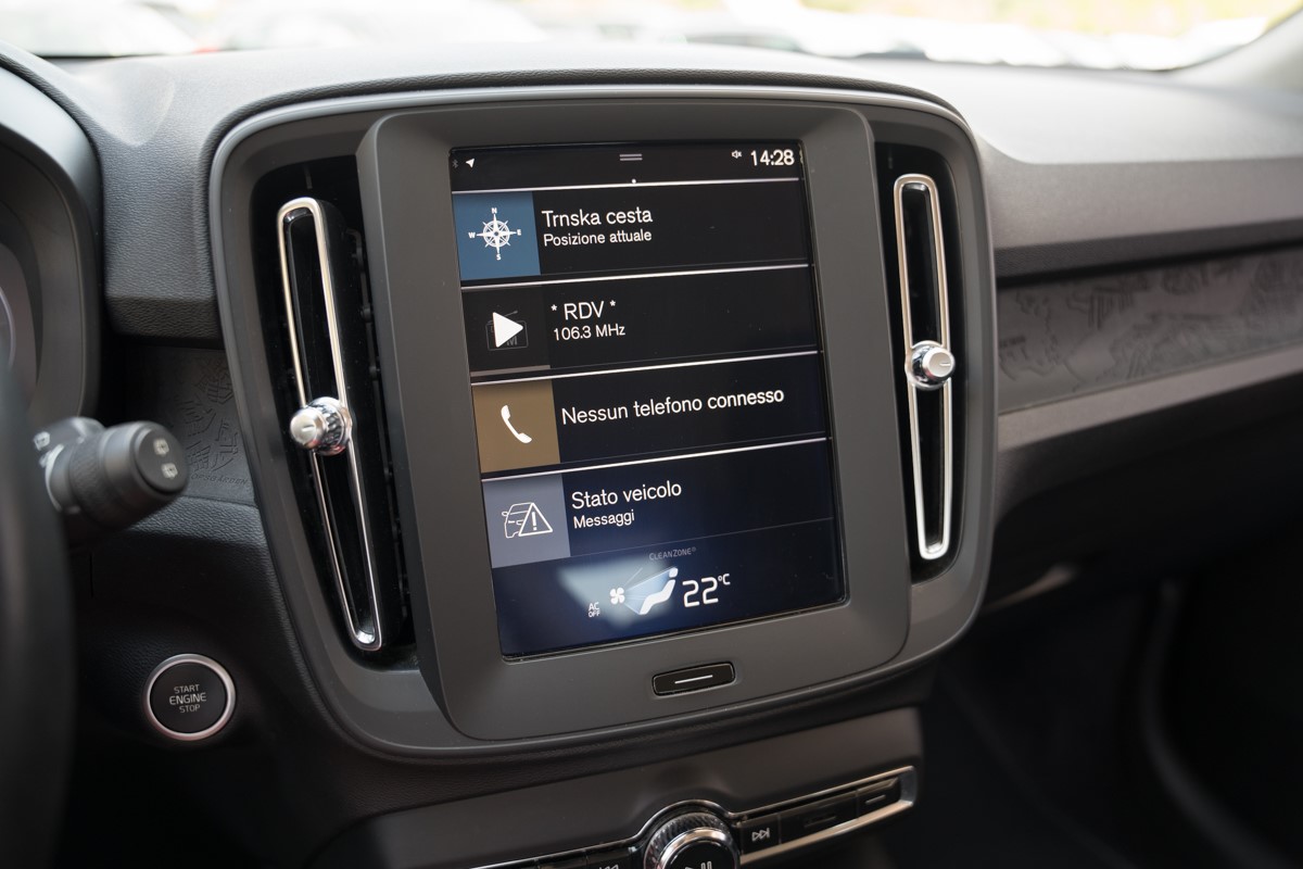 Volvo
 XC40 2.0  D3