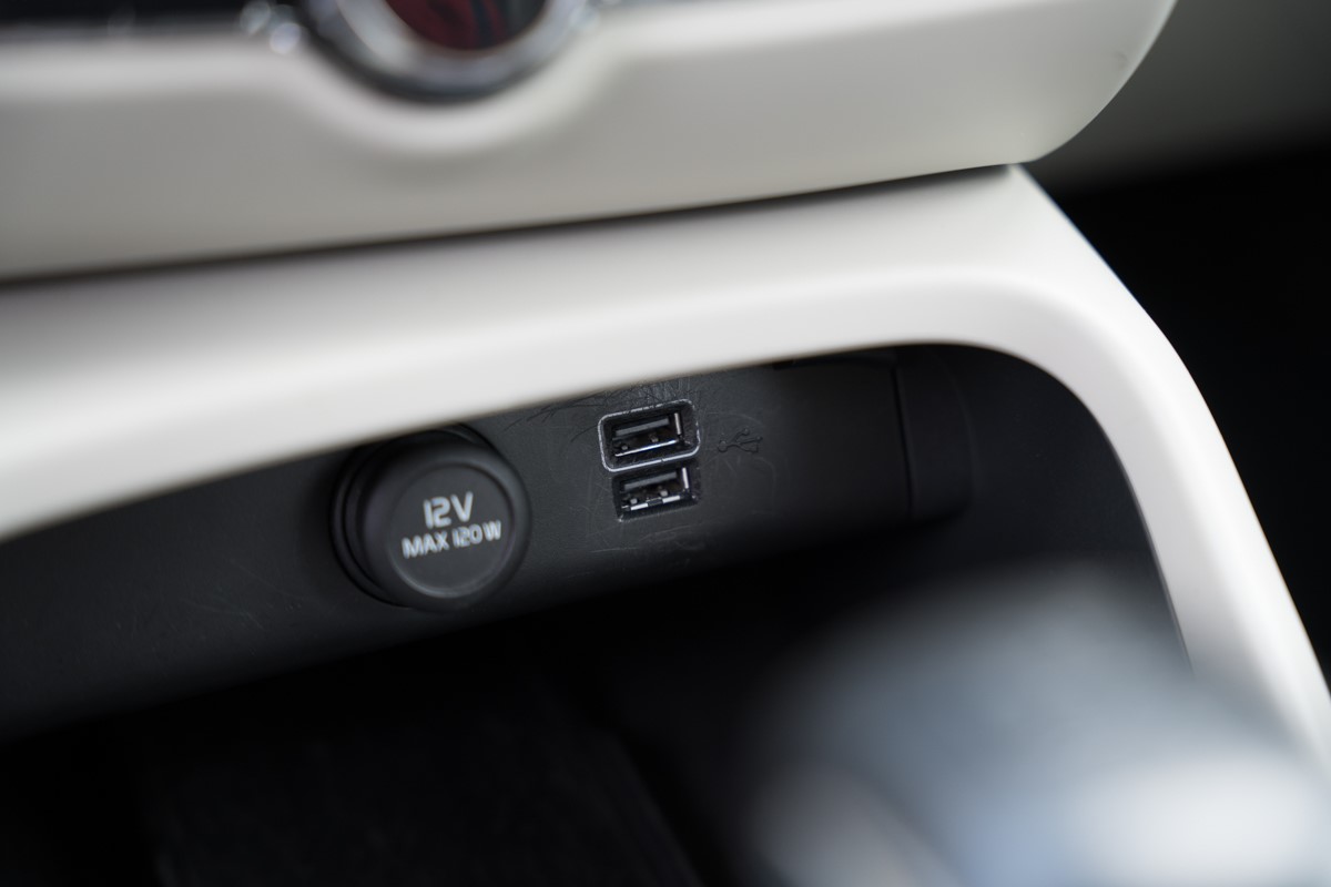 Volvo
 XC40 2.0 D