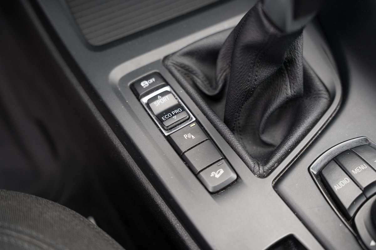 BMW
 X1 18D XDrive