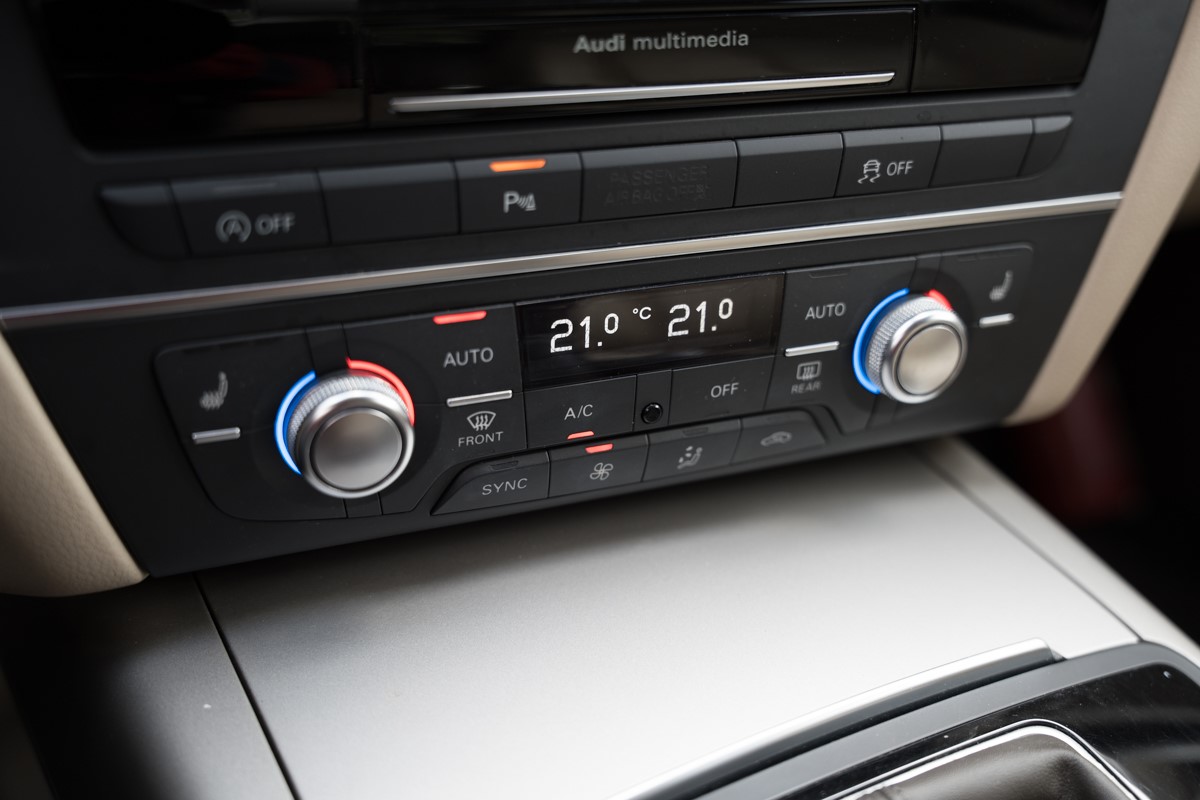 Audi A6
 2.0 TDI