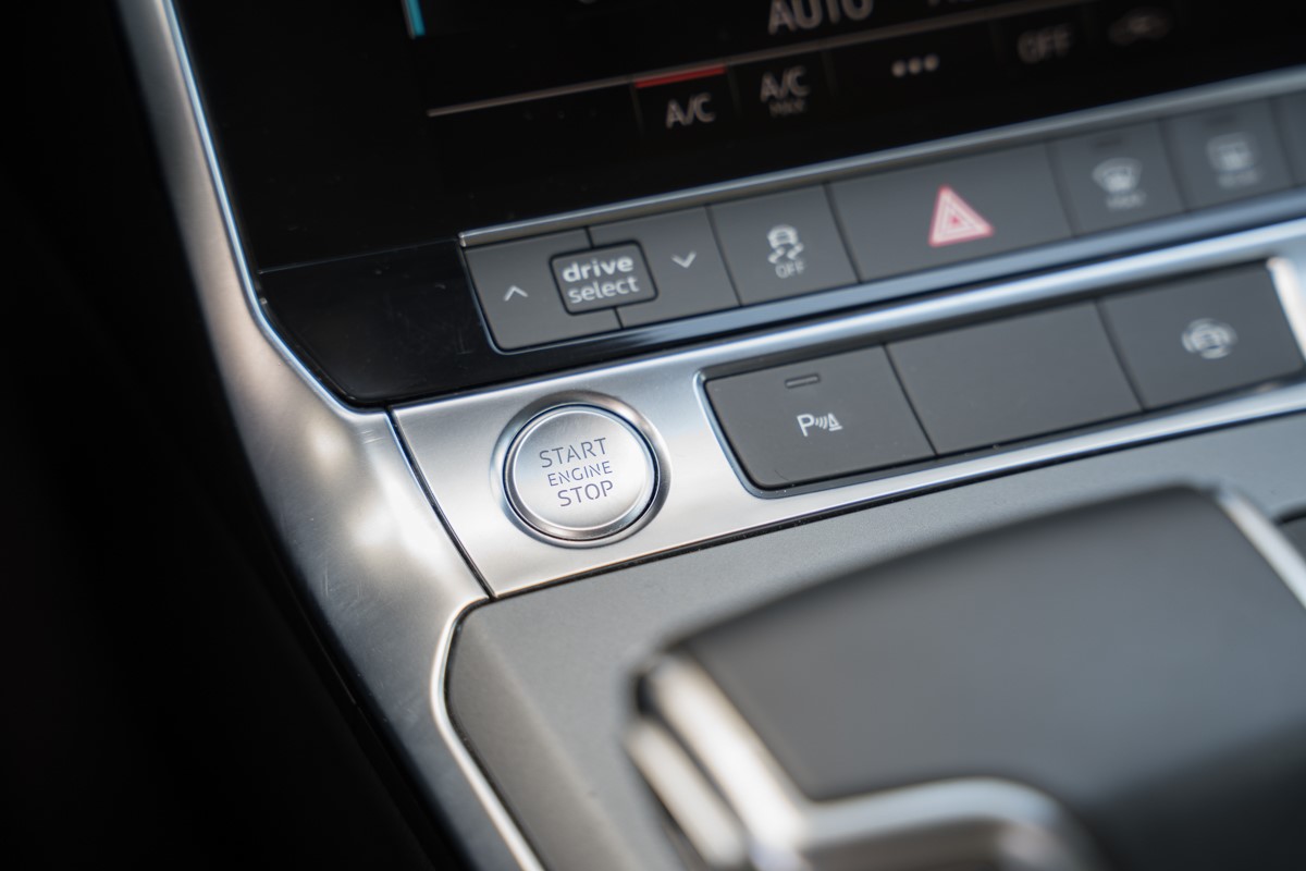 Audi A6
 40 TDI S-tronic QUATTRO