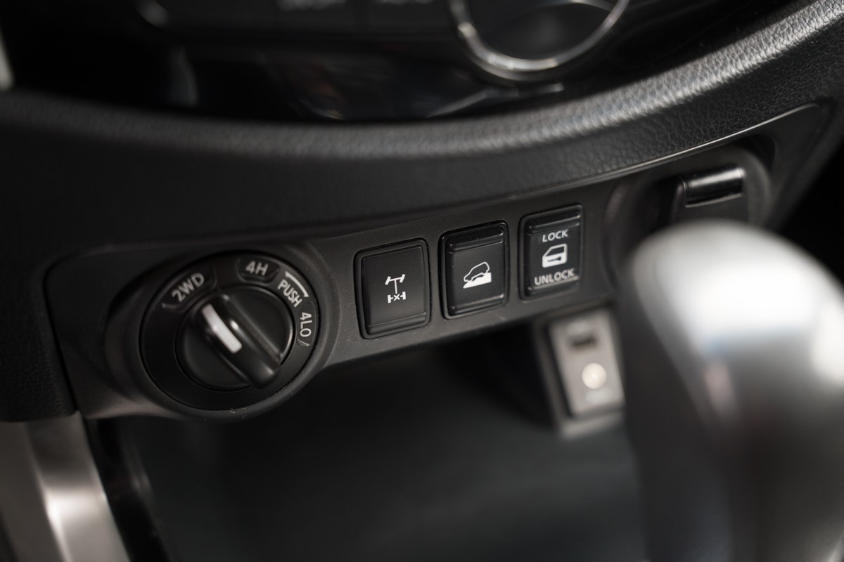 Nissan
 Navara 2,3 DCI 4X4