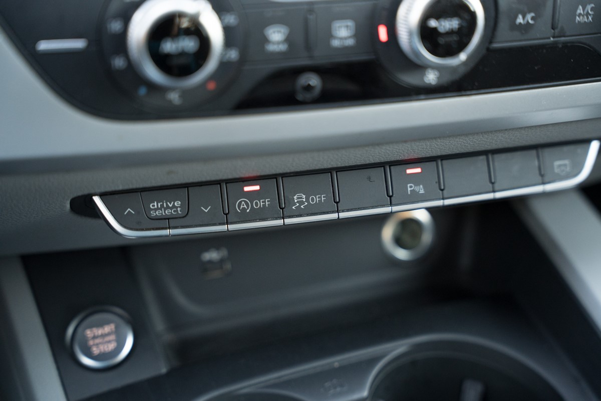 Audi A4
 35 TDI S-tronic Bussines Line