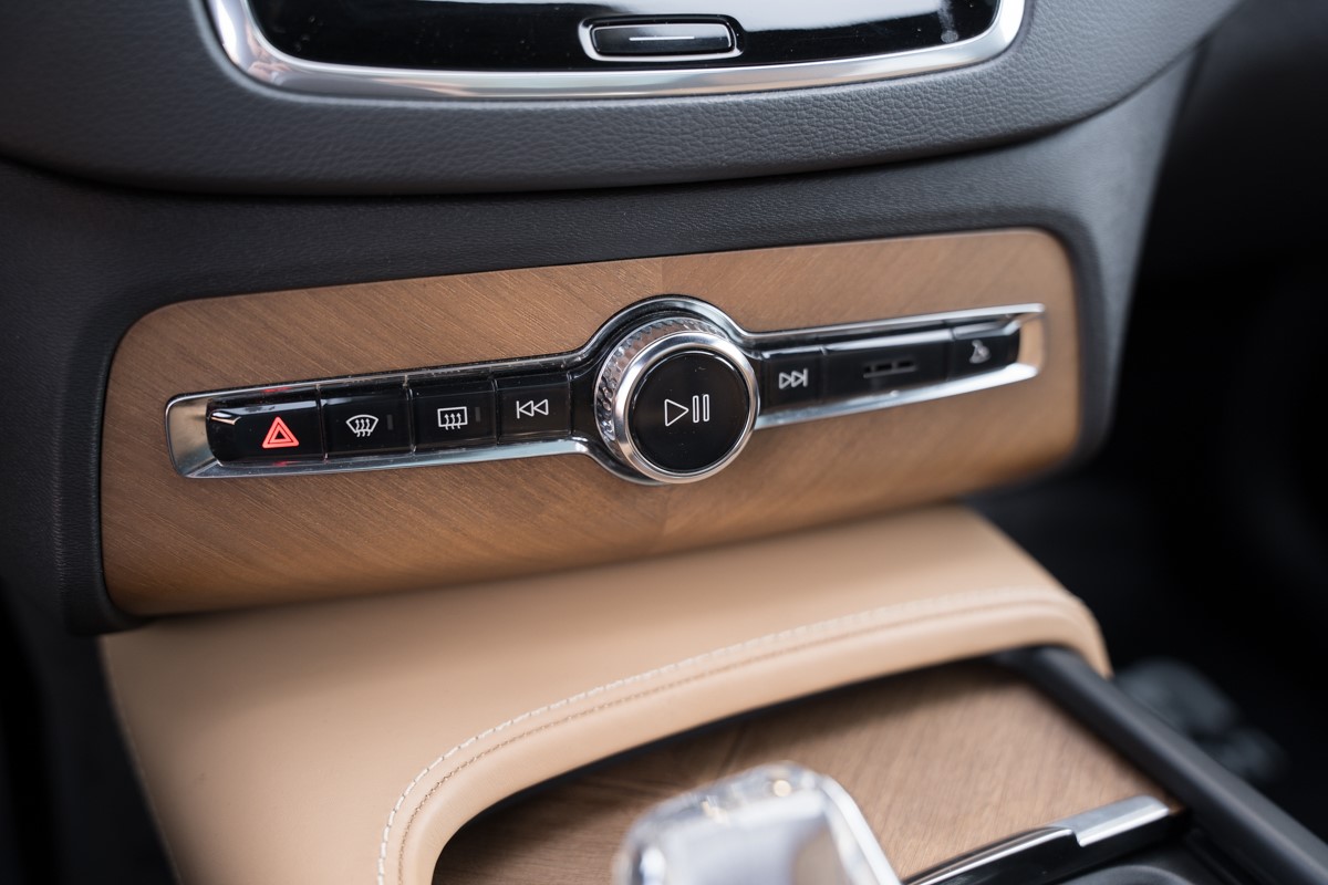 Volvo
 XC90 
 2.0 D B5 AWD Inscription 