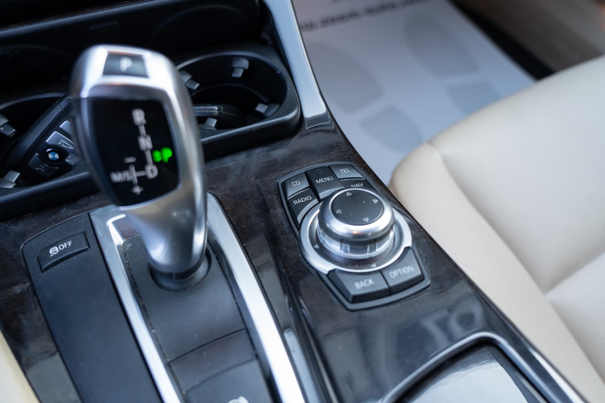 BMW
 5-Series 530d