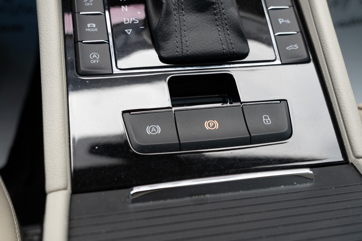 Škoda Superb Combi 2.0 TDi DSG L&K