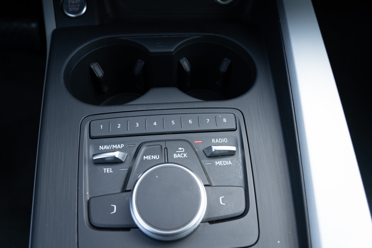 Audi A4
 35 TDi Stronic Business Line