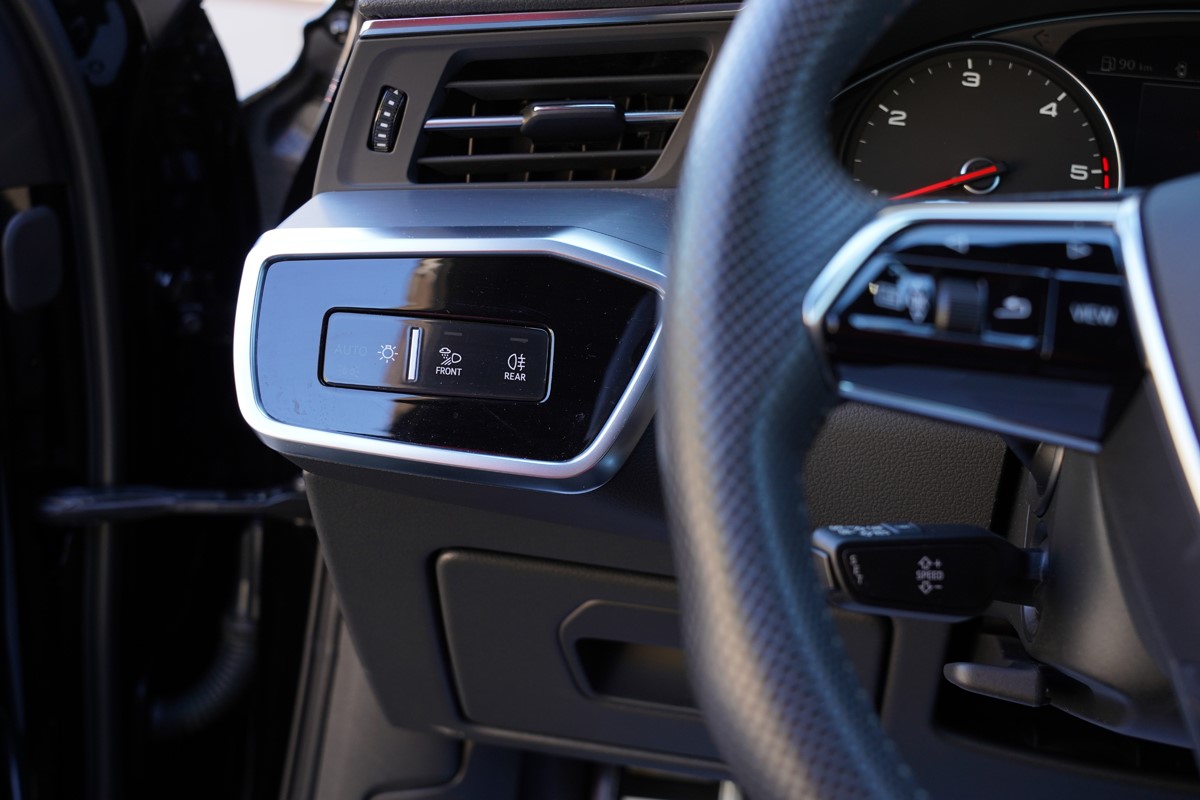 Audi A6
 40 TDI S-LINE S-TRONIC