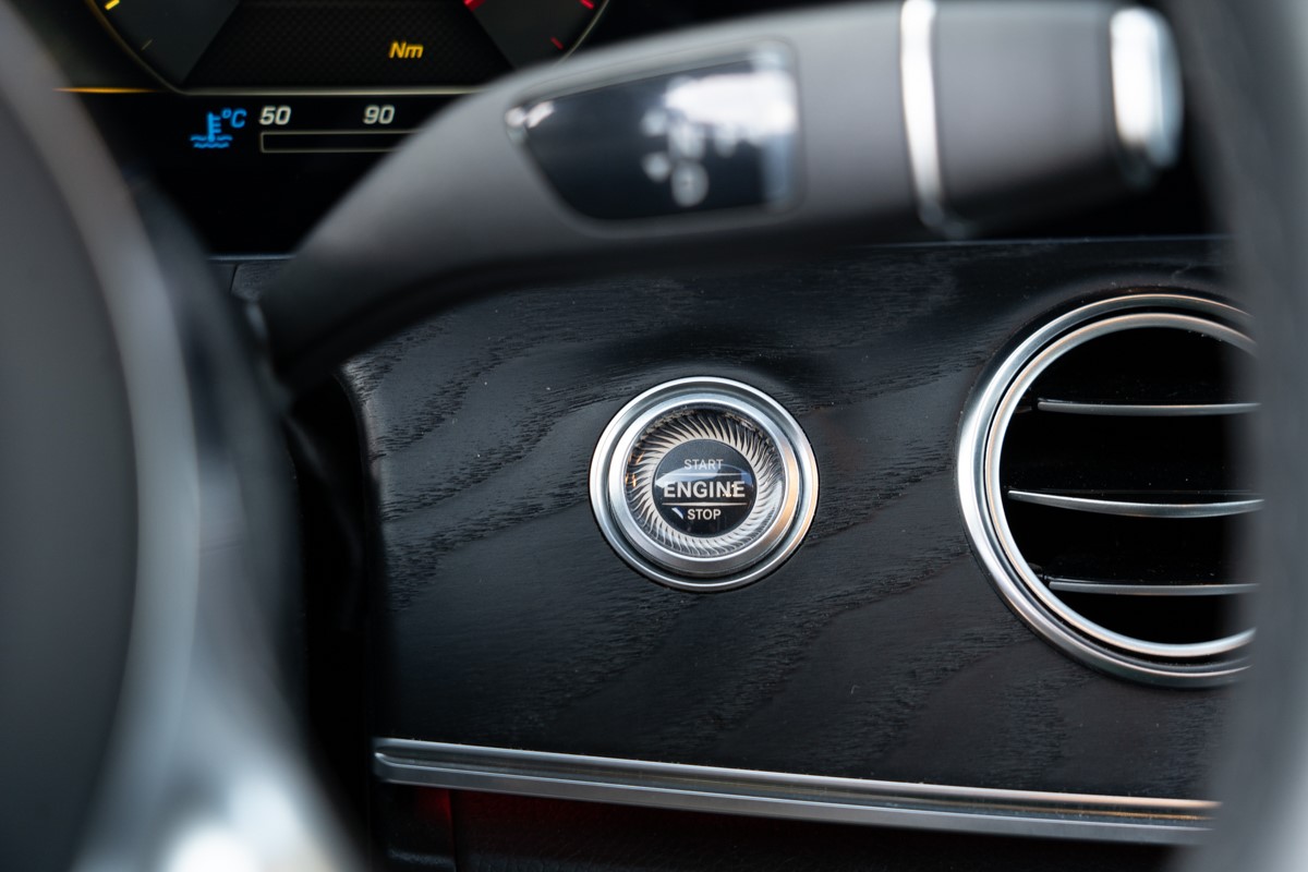 Mercedes-Benz E-Class
 E 220 D 4 MATIC