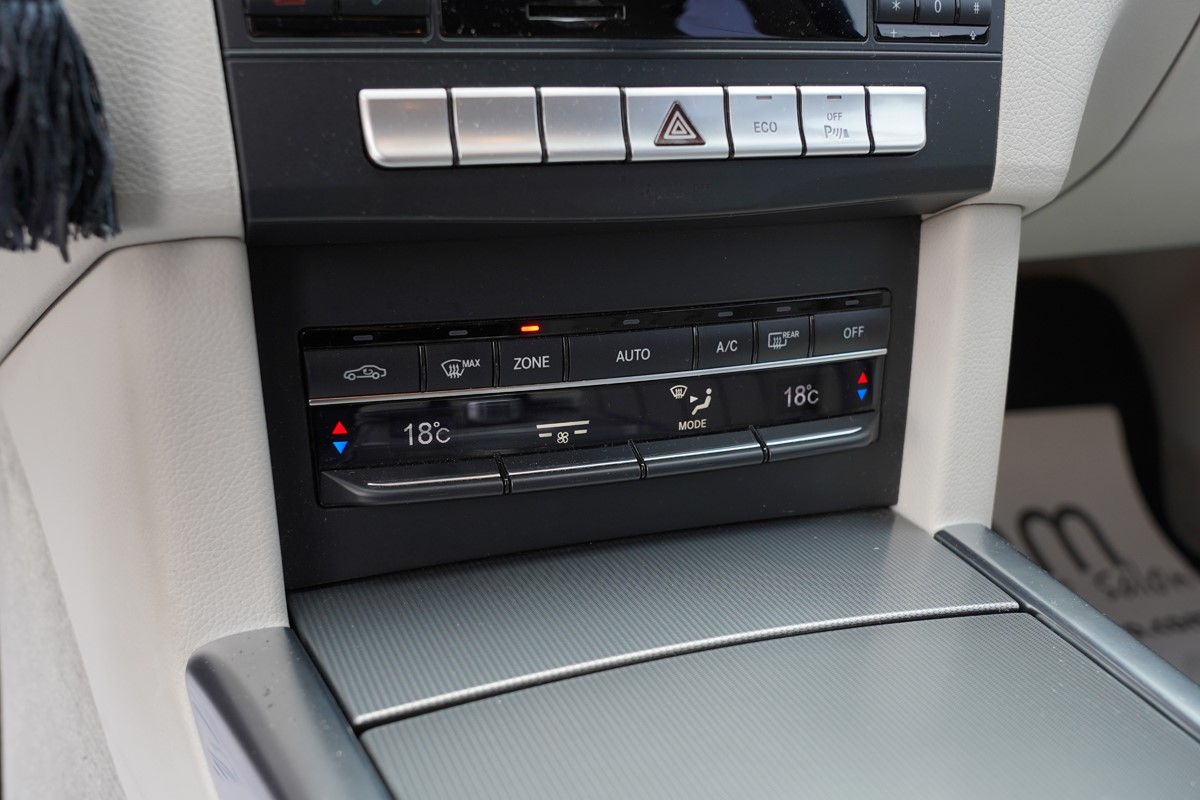 Mercedes-Benz E-Class
 E 220 BLUETEC