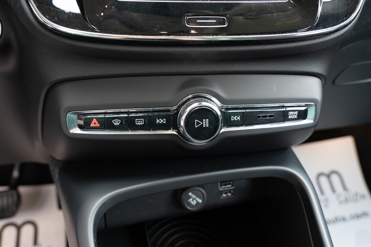 Volvo
 XC40 D4 AWD Geartronic Business