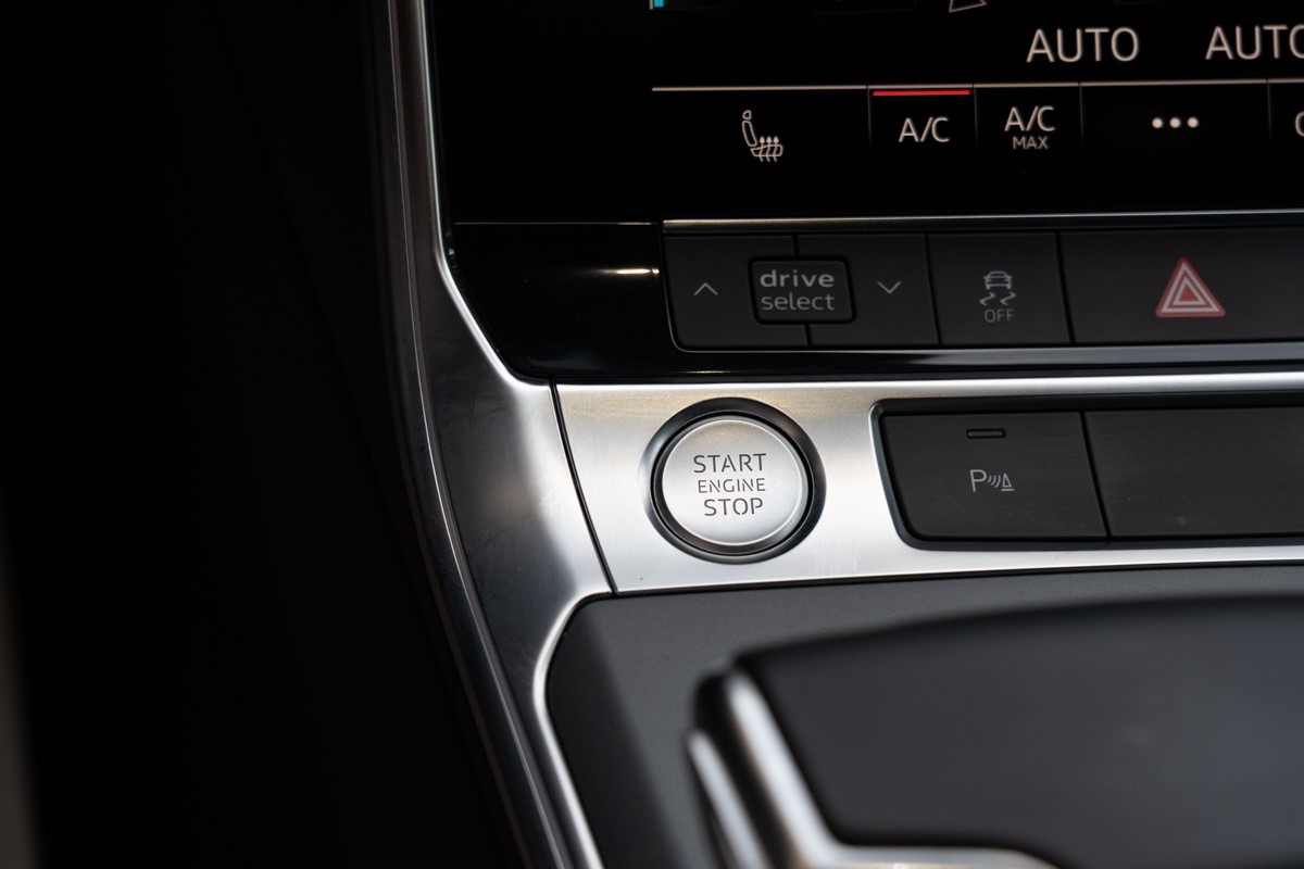 Audi A6
 45 TDI Quattro S-tronic