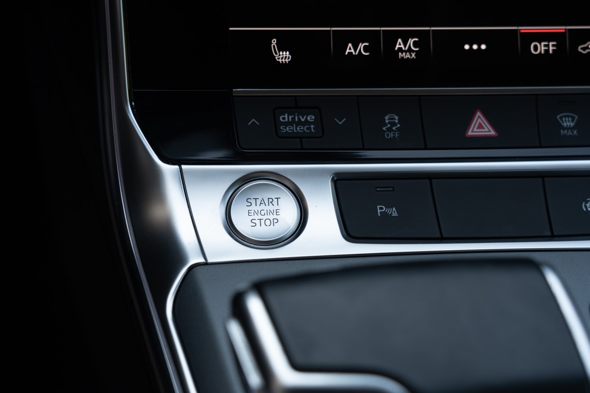 Audi A6
 40 TDi S-tronic