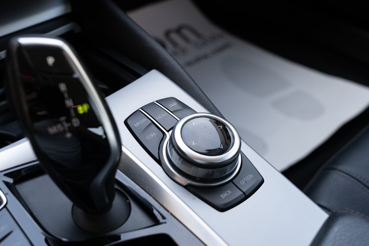 BMW
 5-Series 520d