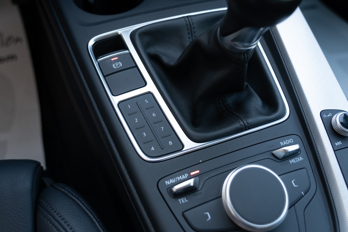 Audi A5
 2.0 TDi Sportline