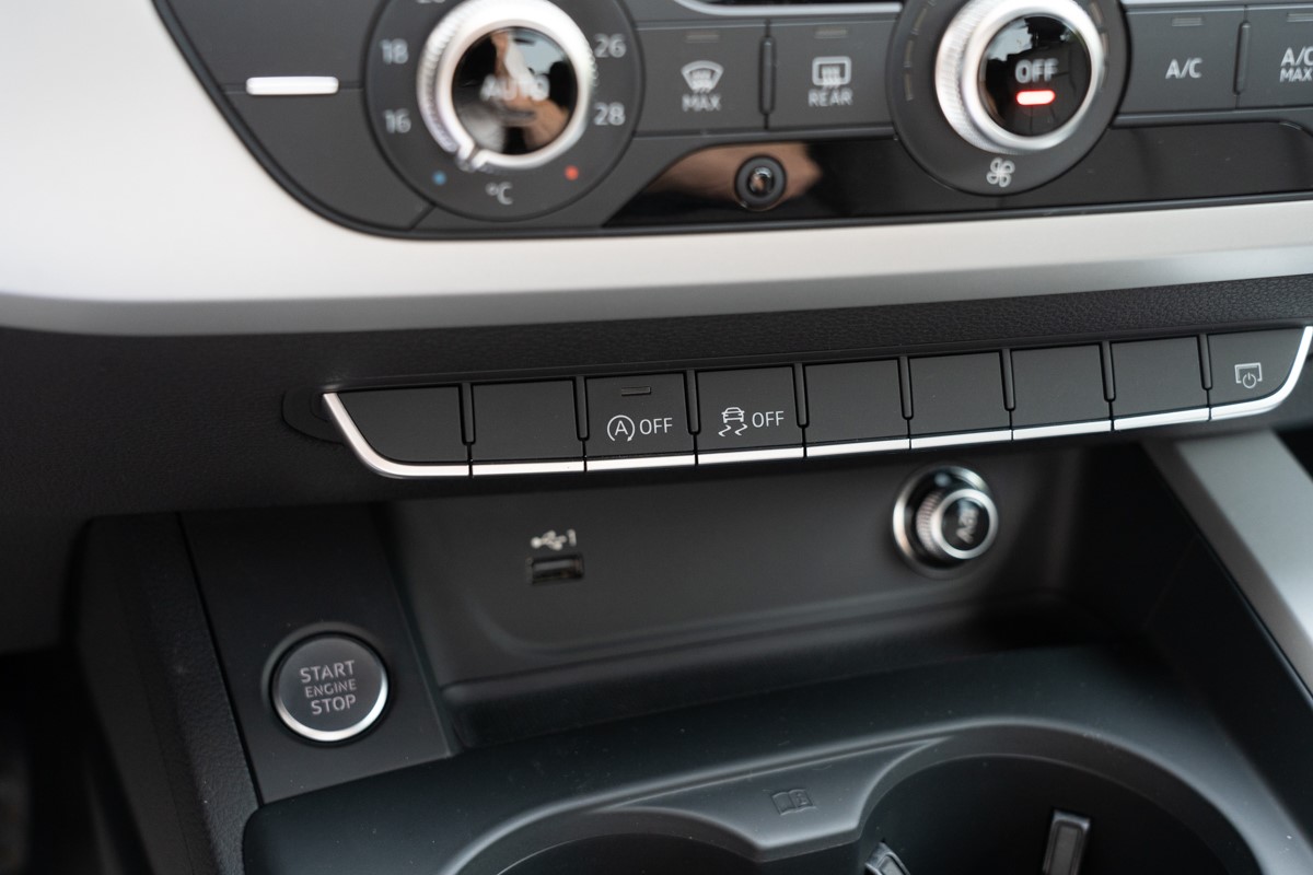 Audi A4
 30 TDI S-Tronic Business