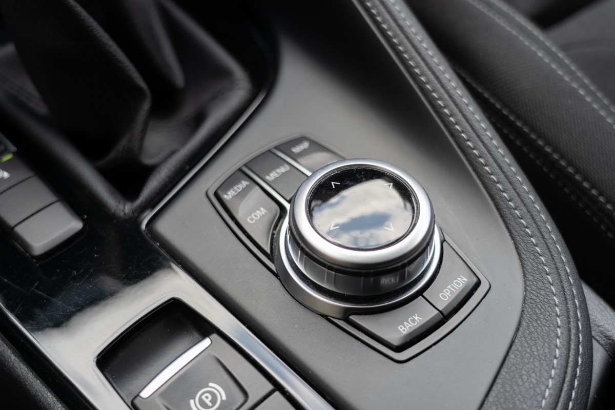 BMW
 X1 18 d SDrive