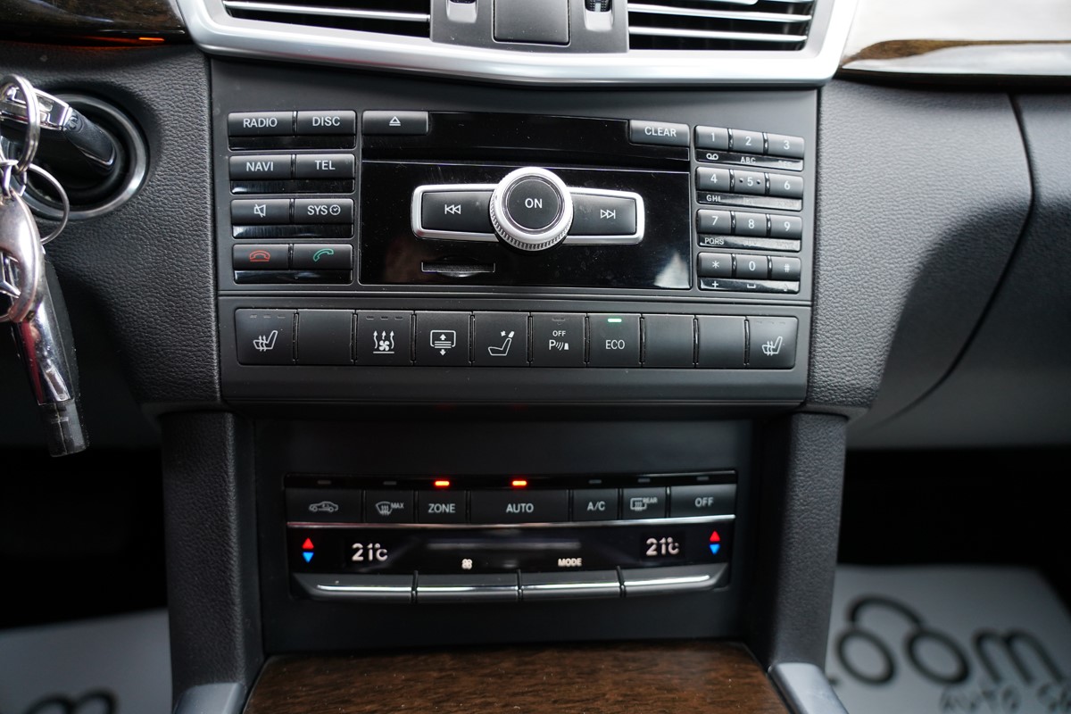 Mercedes-Benz E-Class
 220 CDI