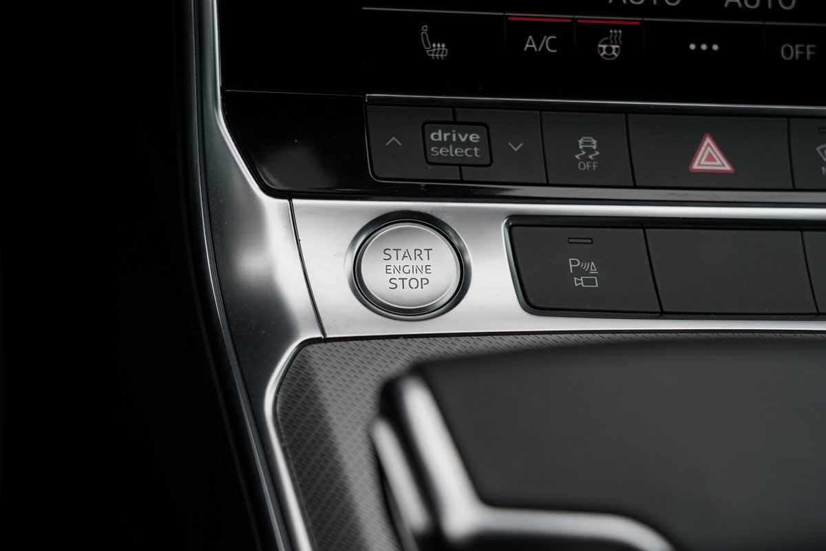Audi A6
 50 TDI Sportline Quattro