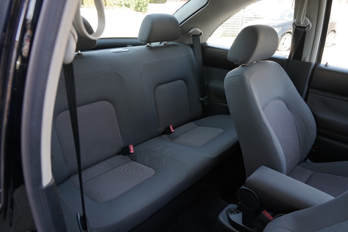 Volkswagen New Beetle
 1,6 BENZIN