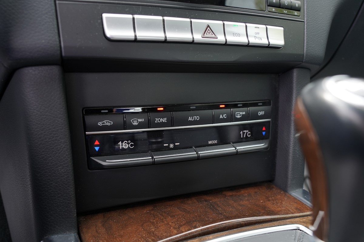 Mercedes-Benz E-Class
 200 CDI