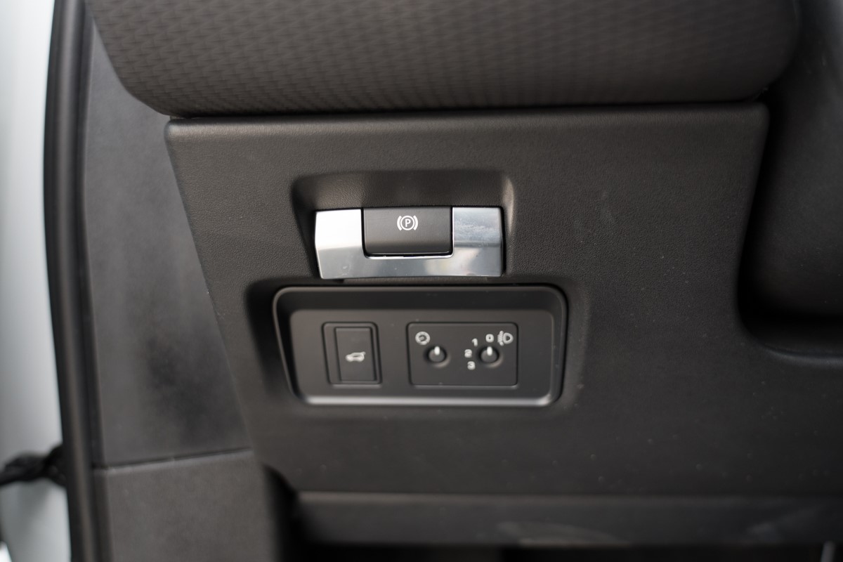 Land Rover
 Range Rover
 EVOQUE 2.0D 4X4