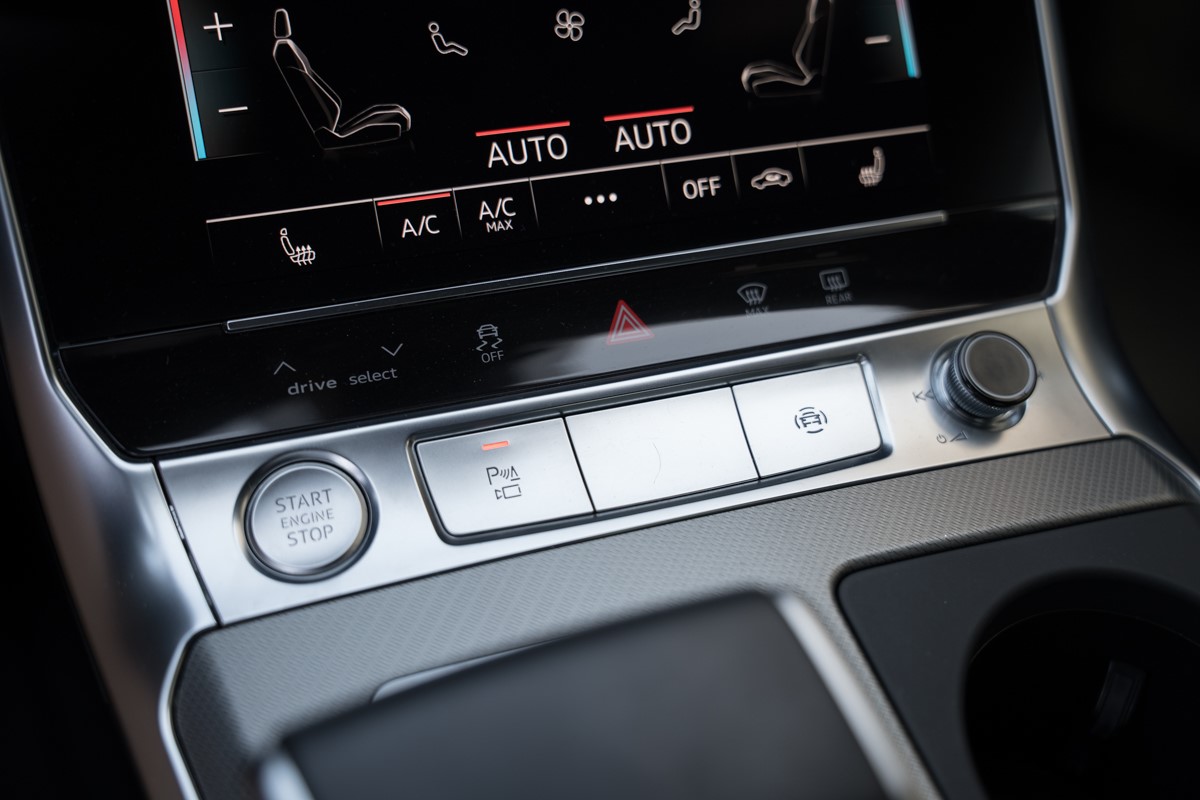 Audi A6
 2.0 TDI S line