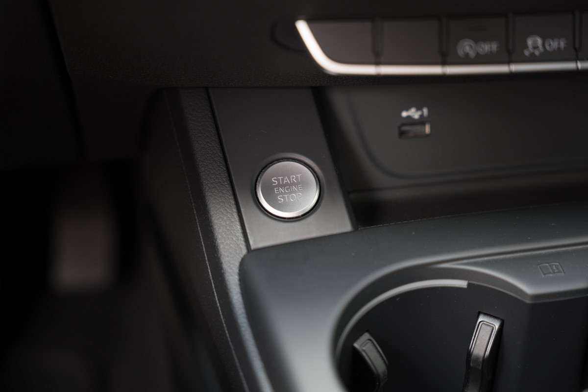 Audi A4
 2.0 TDI