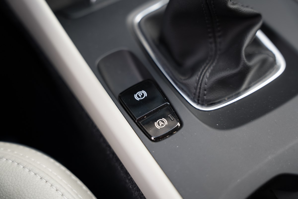 Volvo
 XC40 2.0 D