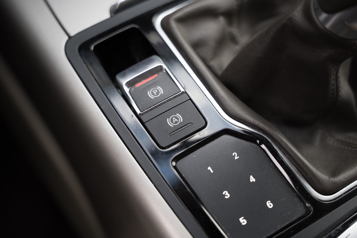 Audi A6
 2.0 TDI