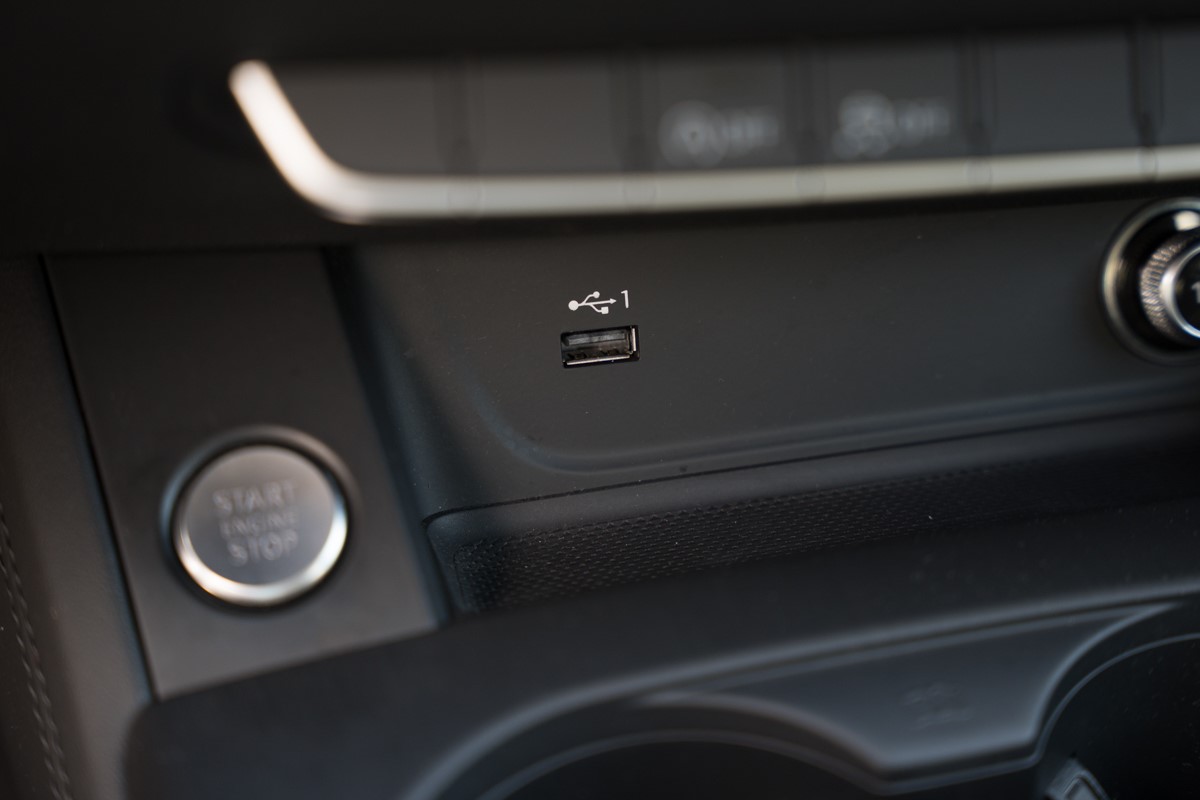 Audi A4
 35 TDI S-Tronic