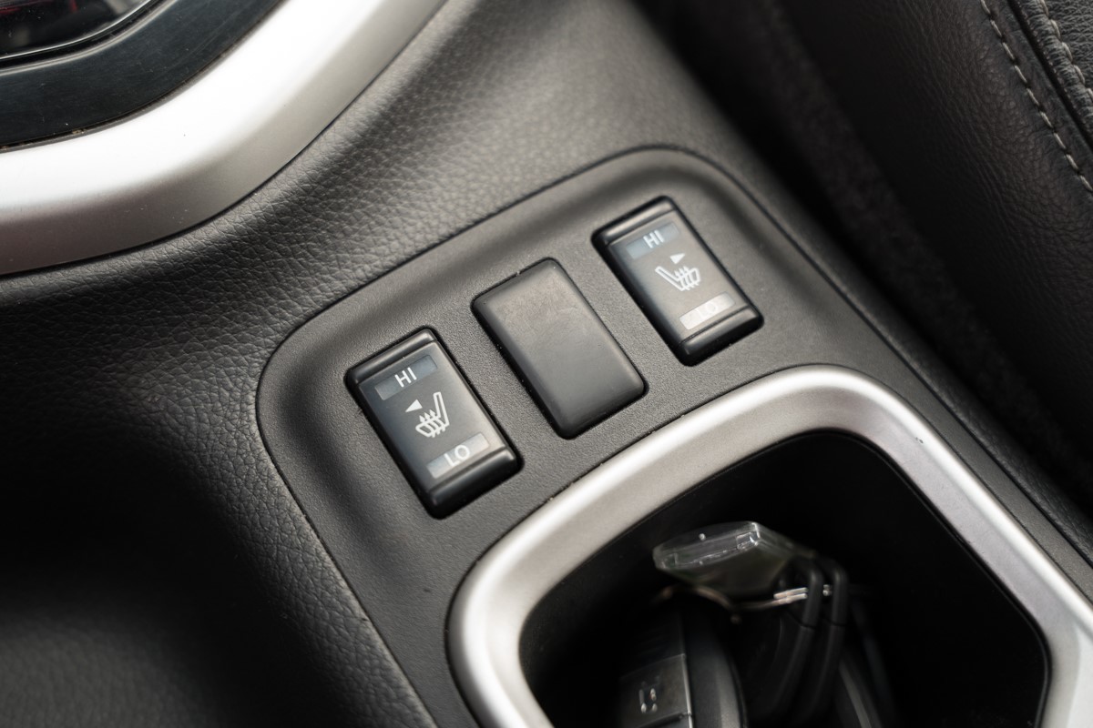 Nissan
 Navara 2,3 DCI 4X4