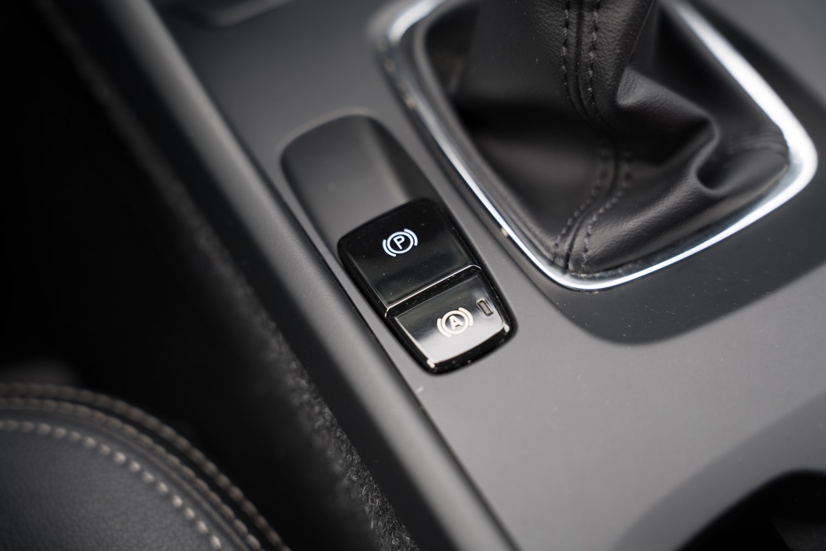 Volvo
 XC40 2.0 D D3