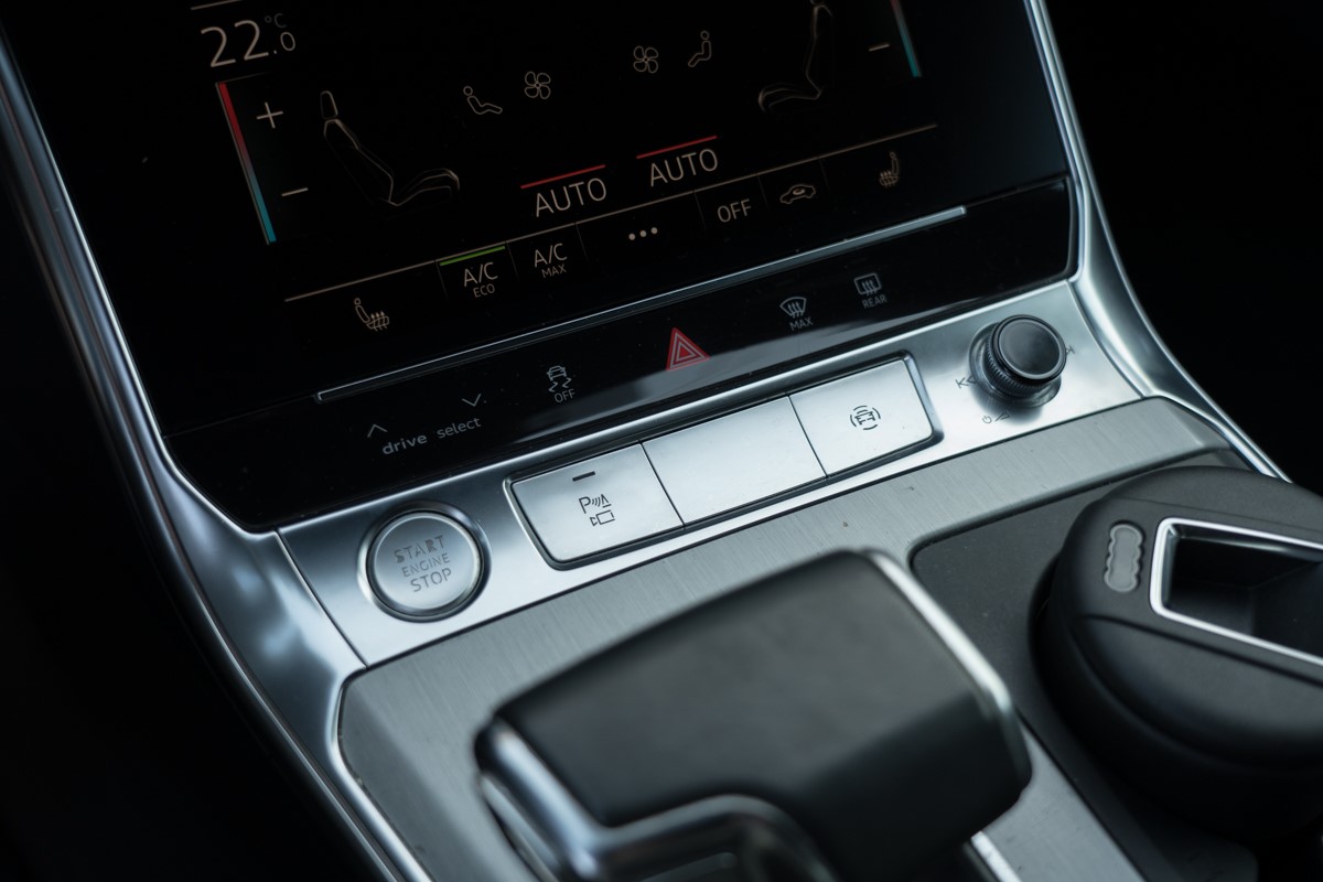 Audi A6
 50 TDI S line