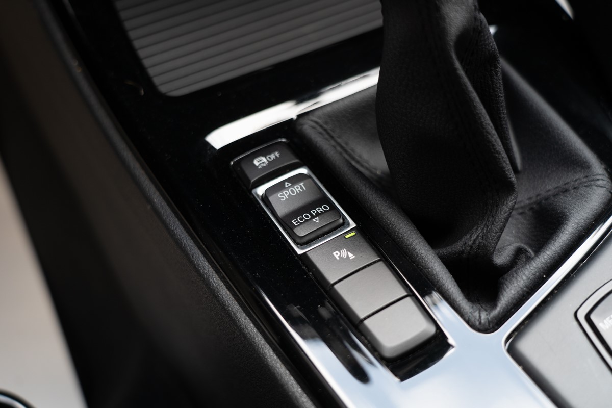 BMW
 X1 18 d SDrive