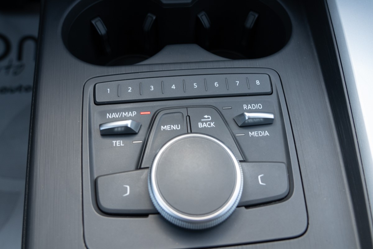 Audi A4
 2.0 TDi Ultra S-tronic Business