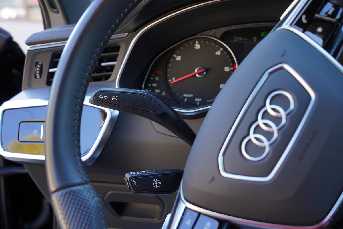 Audi A6
 40 TDI S-LINE S-TRONIC