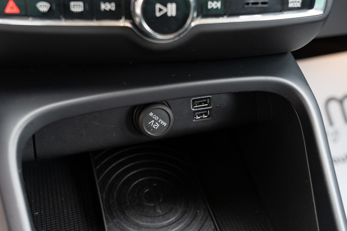 Volvo
 XC40 D4 AWD Geartronic Business