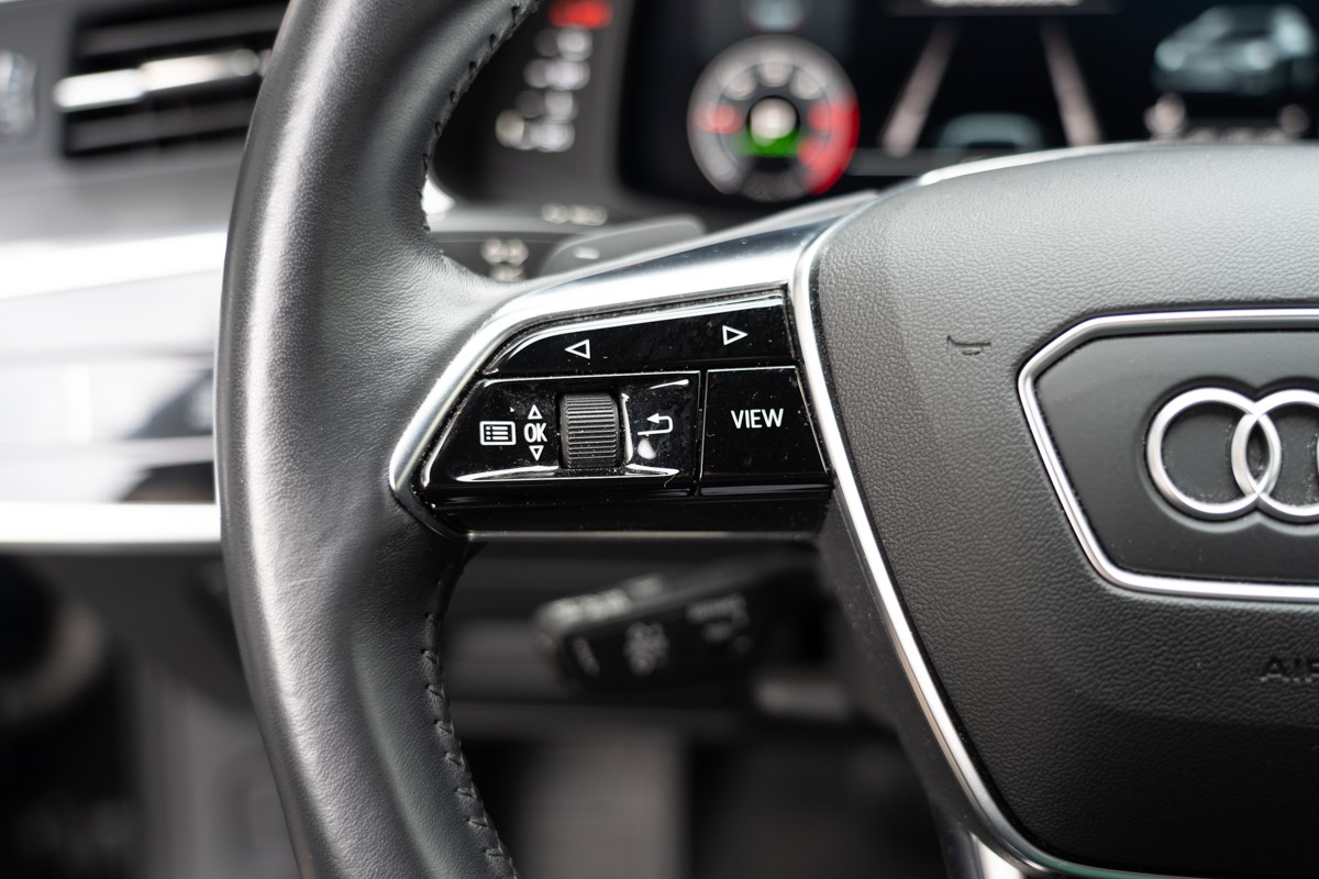 Audi A6
 3,0 TDI