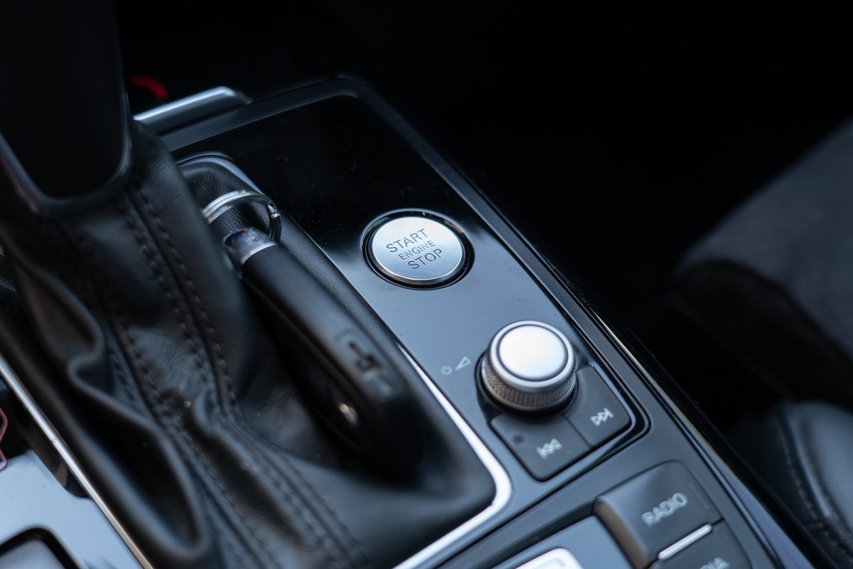 Audi A6
 2,0 TDI S-line