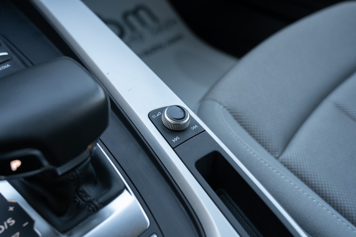 Audi A4
 2.0 TDI