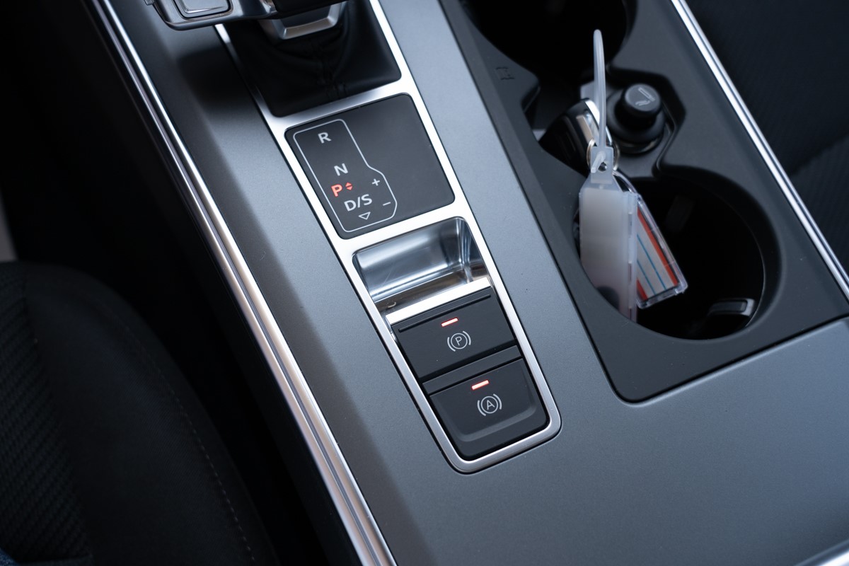 Audi A6
 40 TDi S-tronic