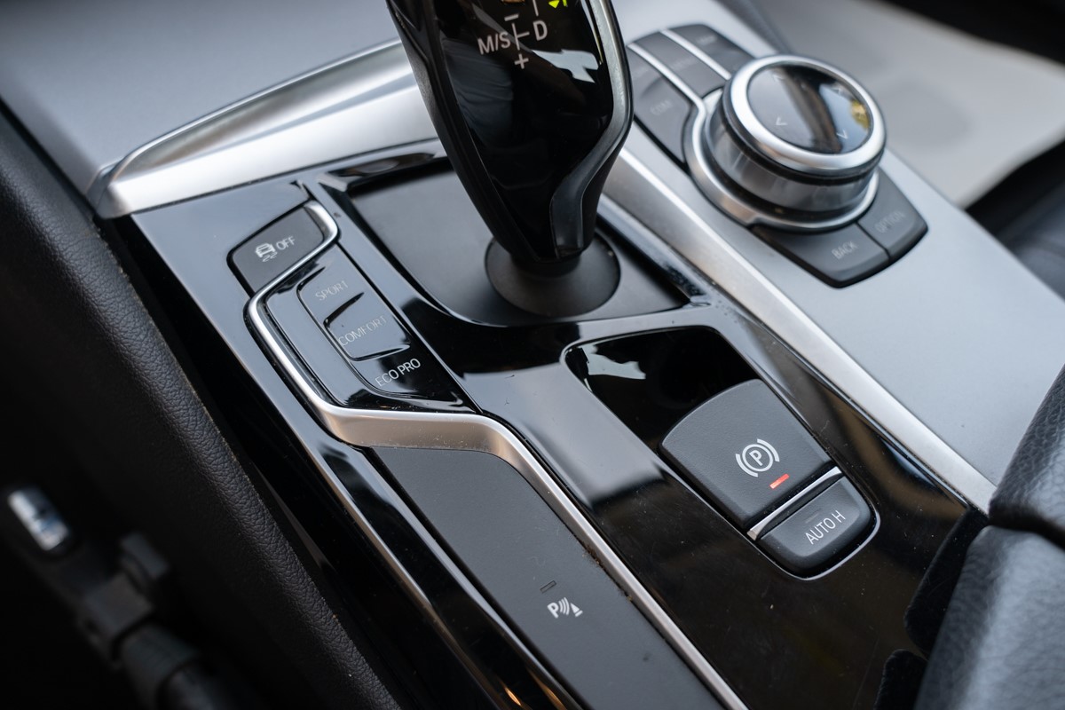 BMW
 5-Series 520d