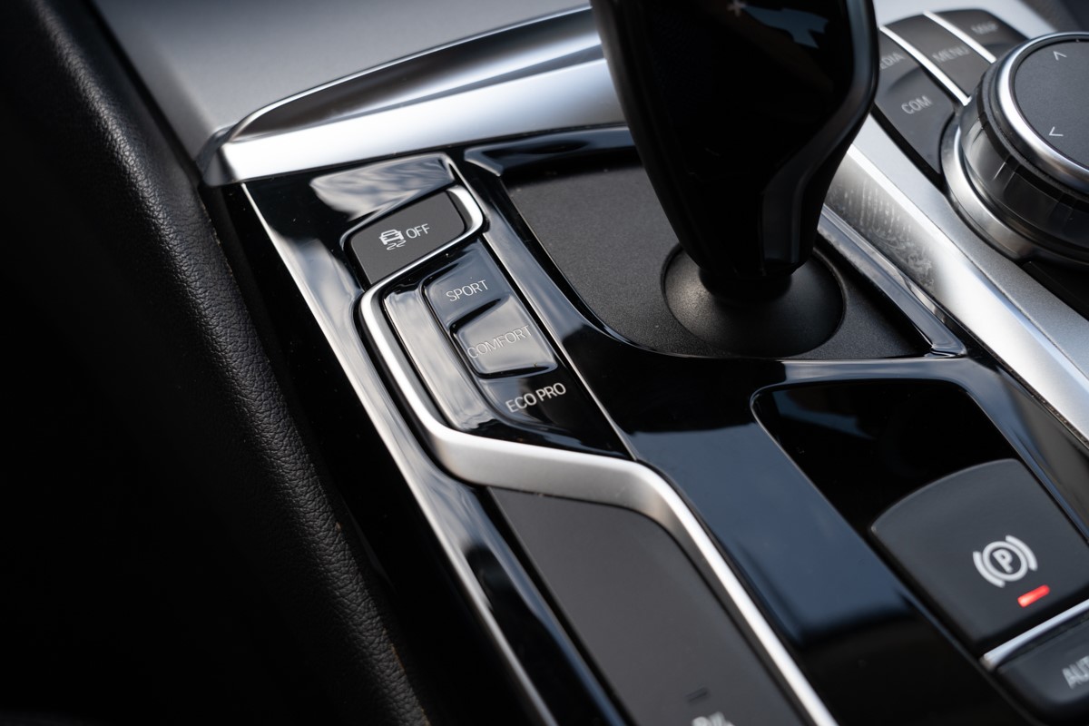 BMW
 5-Series 520d